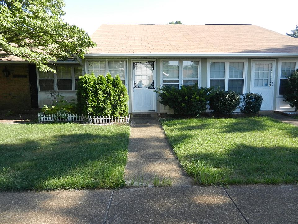 1st image of 27 Cambridge Circle #A