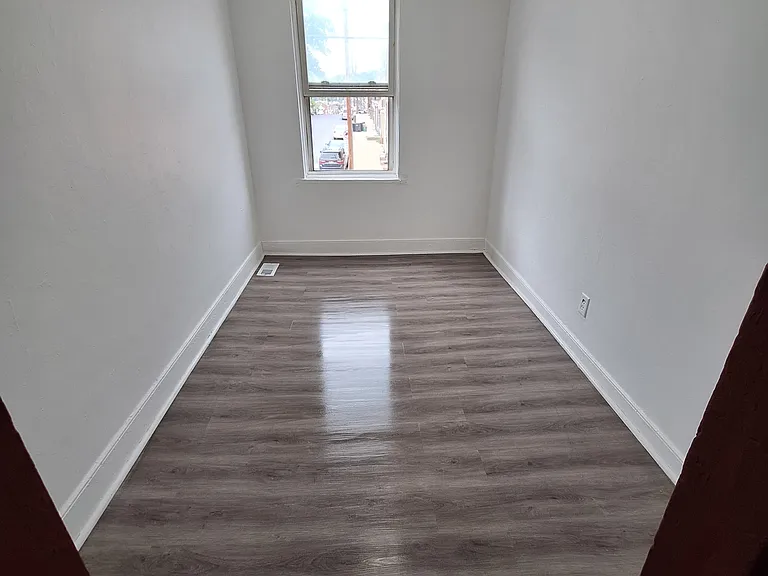 210 Walnut St — Photo 12