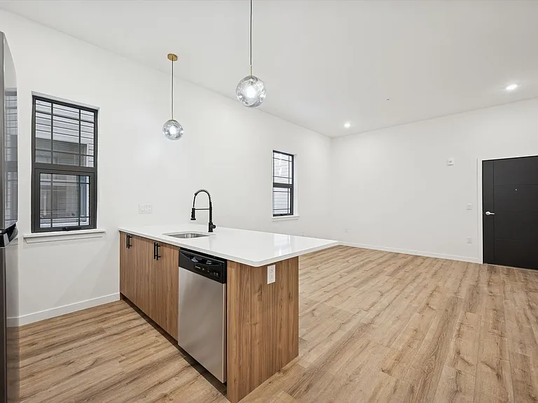 5139 Wayne Ave — Photo 1