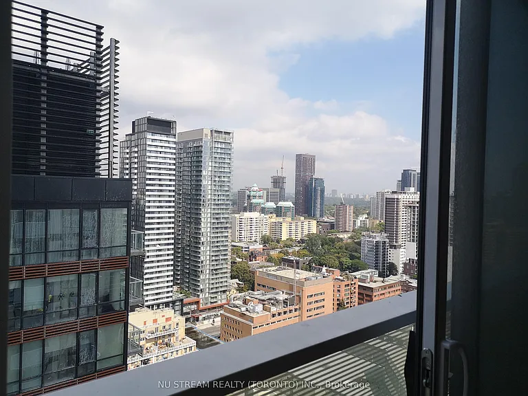 501 Yonge St #2504 — Photo 2