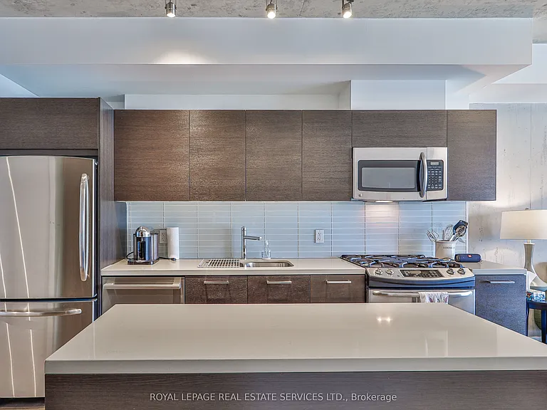 318 King St E #803 — Photo 4