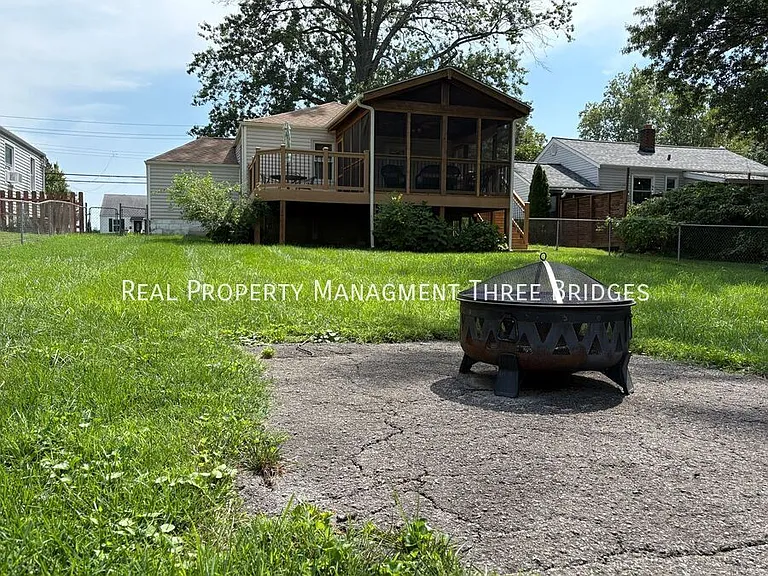 10335 Lackland Rd — Photo 1