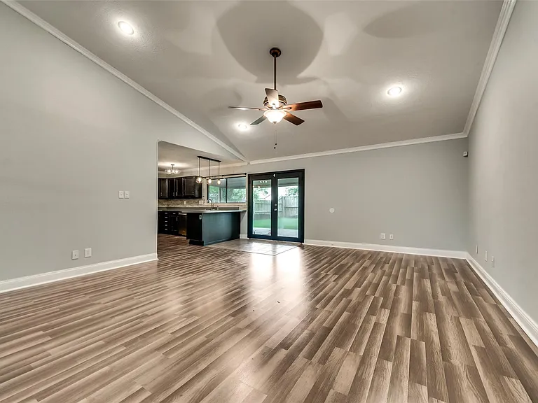 413 Redbud Dr — Photo 6