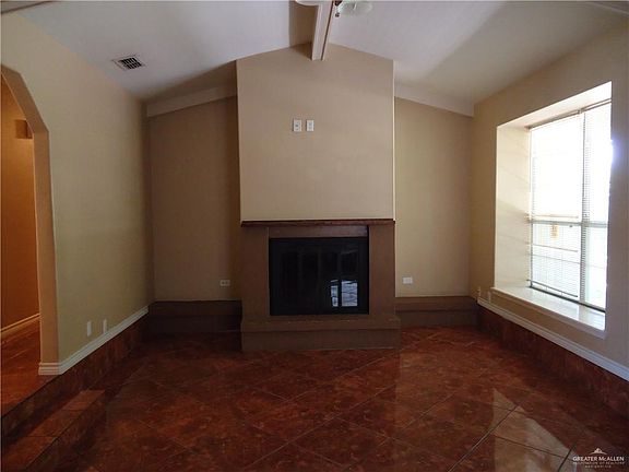 3rd image of 3004 Kiwi St