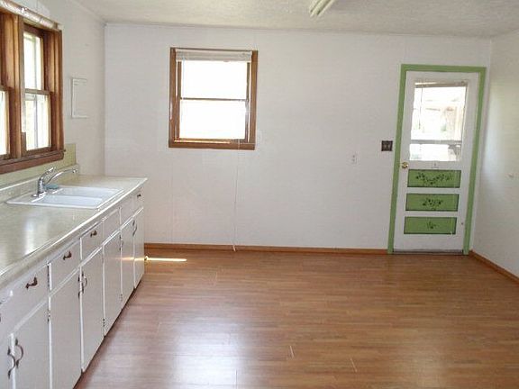 3rd image of 1325 N College St
