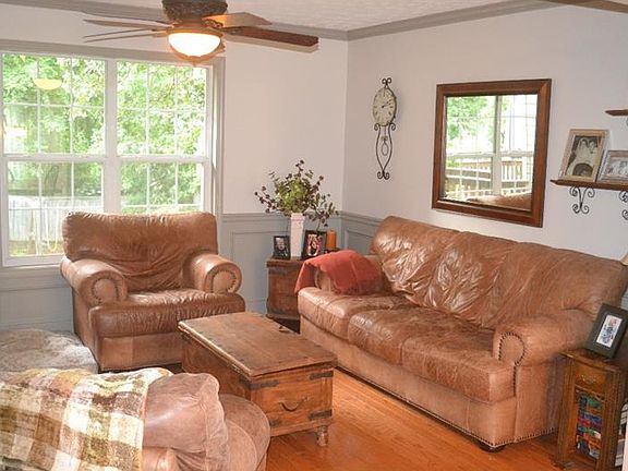 4th image of 759 Sunny Field Ln