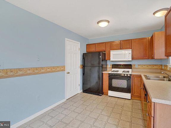 5th image of 45 Yarrow Ct