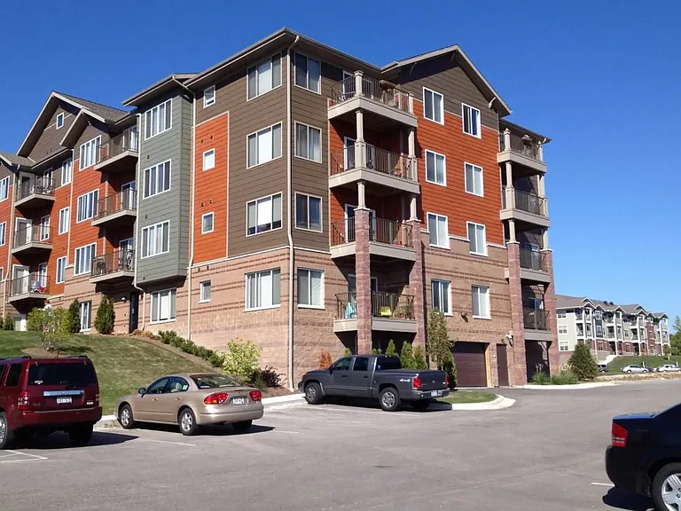 1600Tosa Apartments — Photo 33