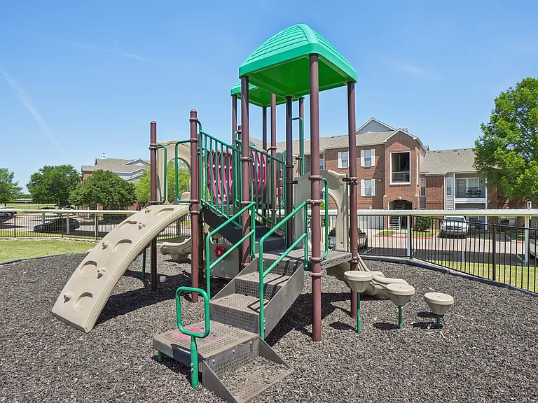 Creekside 121 Apartments — Photo 35