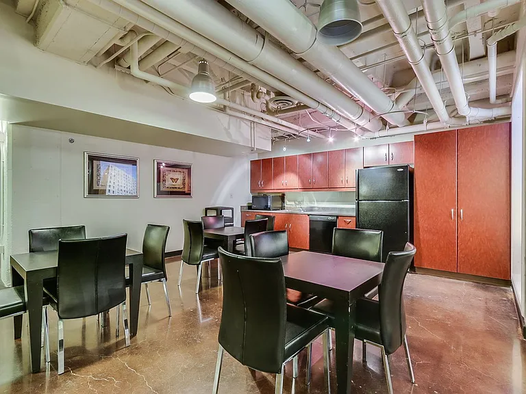114 W Adams St #610 — Photo 45