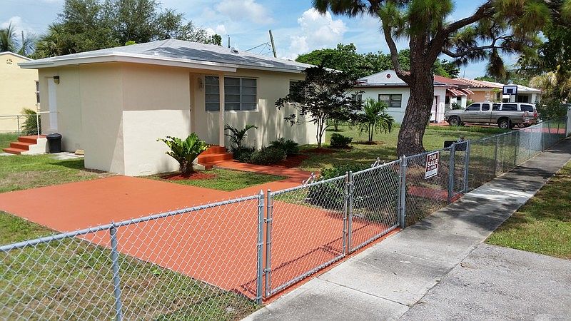 1st image of 1385 NW 128th St