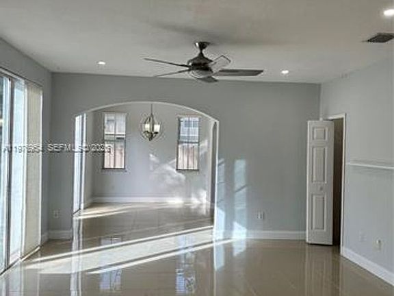 5th image of 15673 SW 39th St #Townhouse 235