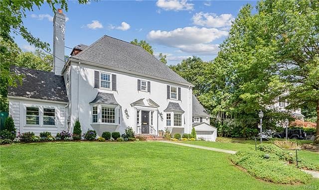 1st image of 4 Columbus Cir