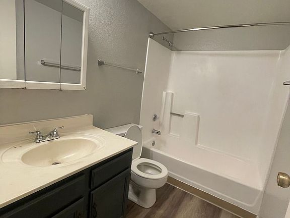 3rd image of 816 N Revere Unit 201