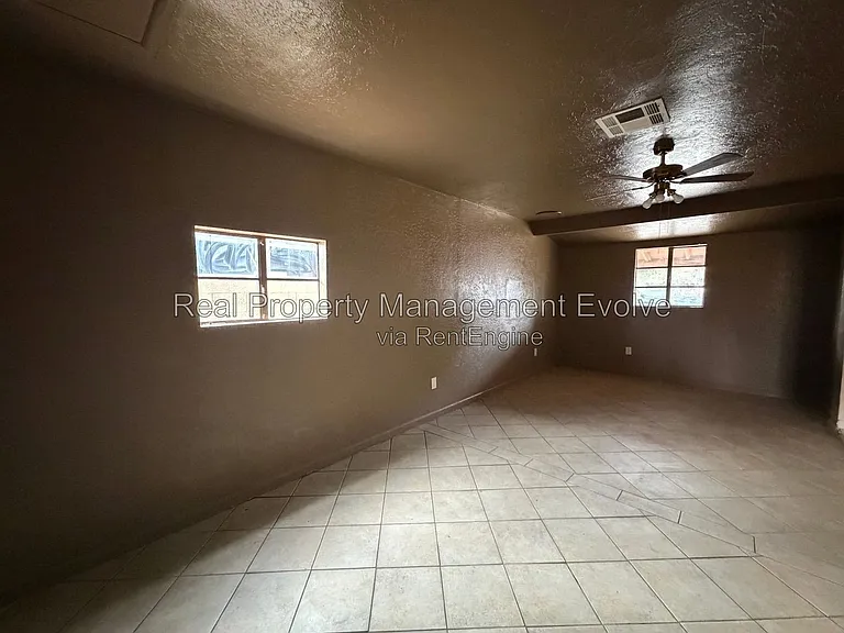 2307 W Rose Ln — Photo 7