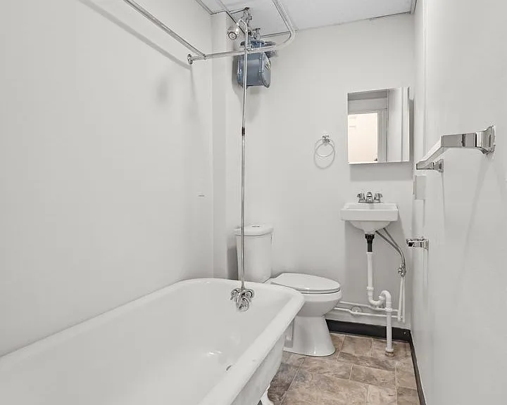 1447 Dwight St — Photo 14