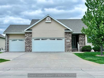 405 Rosewood Cir, Grand Island, NE, 68803
