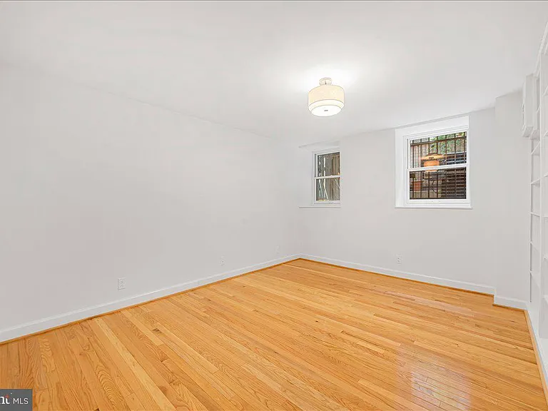 1830 17th St NW #103 — Photo 29
