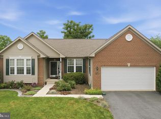 1071 Crestwood Dr, Chambersburg, PA 17202