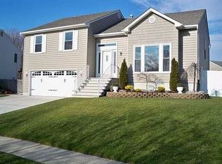 4 Mouse Creek Ct, Howell, NJ 07731