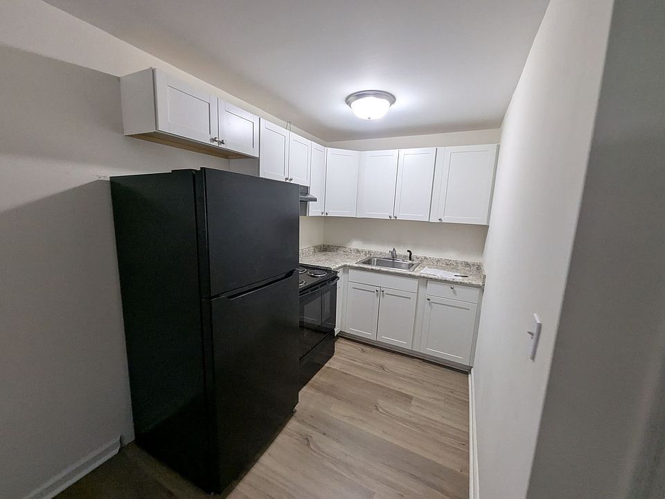 2nd image of 105 Bloomfield St APT 3