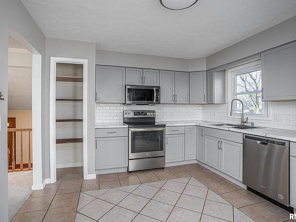 5th image of 4315 Apple Valley Dr