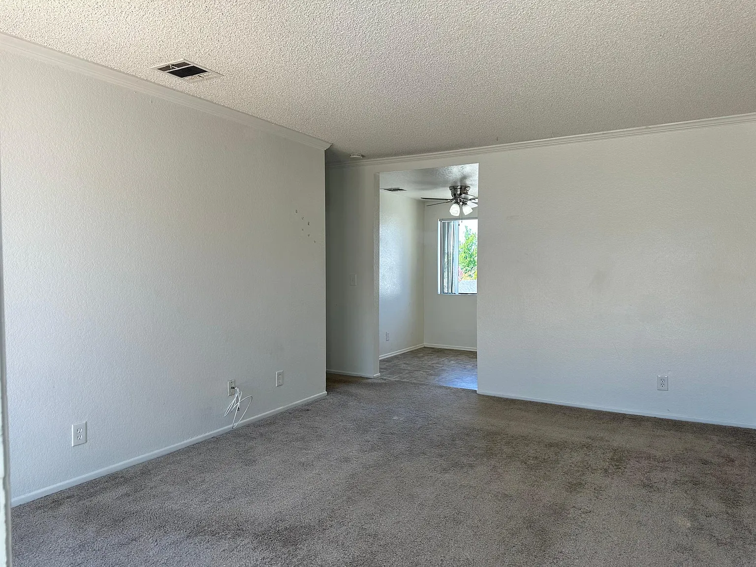 345 S Walnut Ave — Photo 3