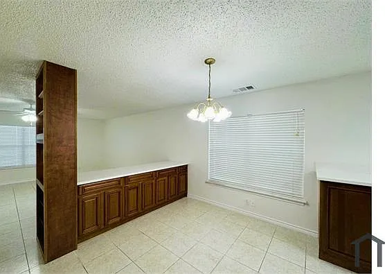 3 bed, 1687 sqft, $2,000 — Photo 2