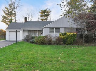 67 Rockhill Rd, East Hills, NY 11577