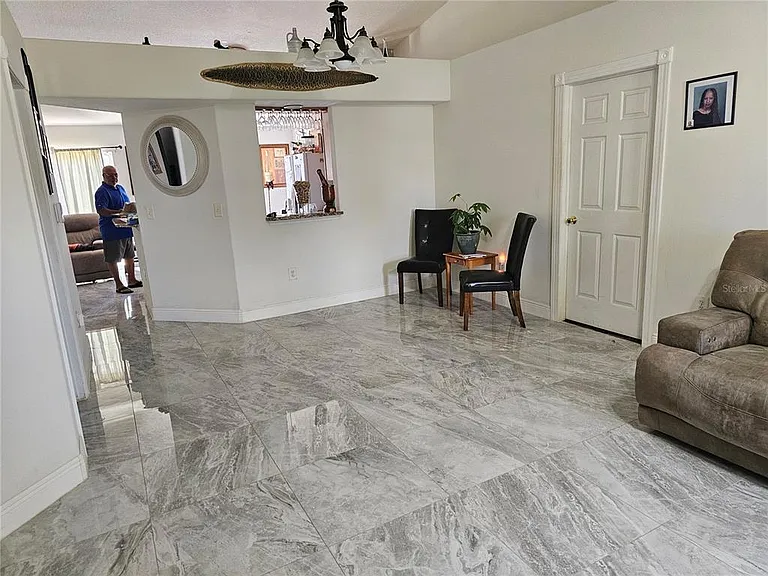 557 Eagle Ct — Photo 22