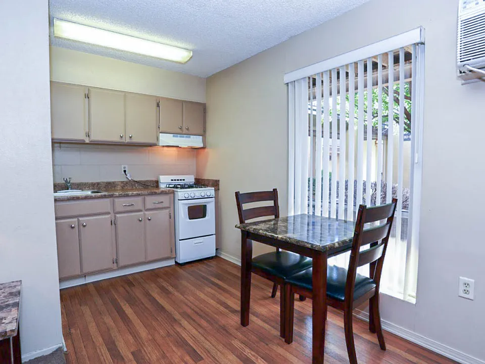 Casa Del Sol Apartments