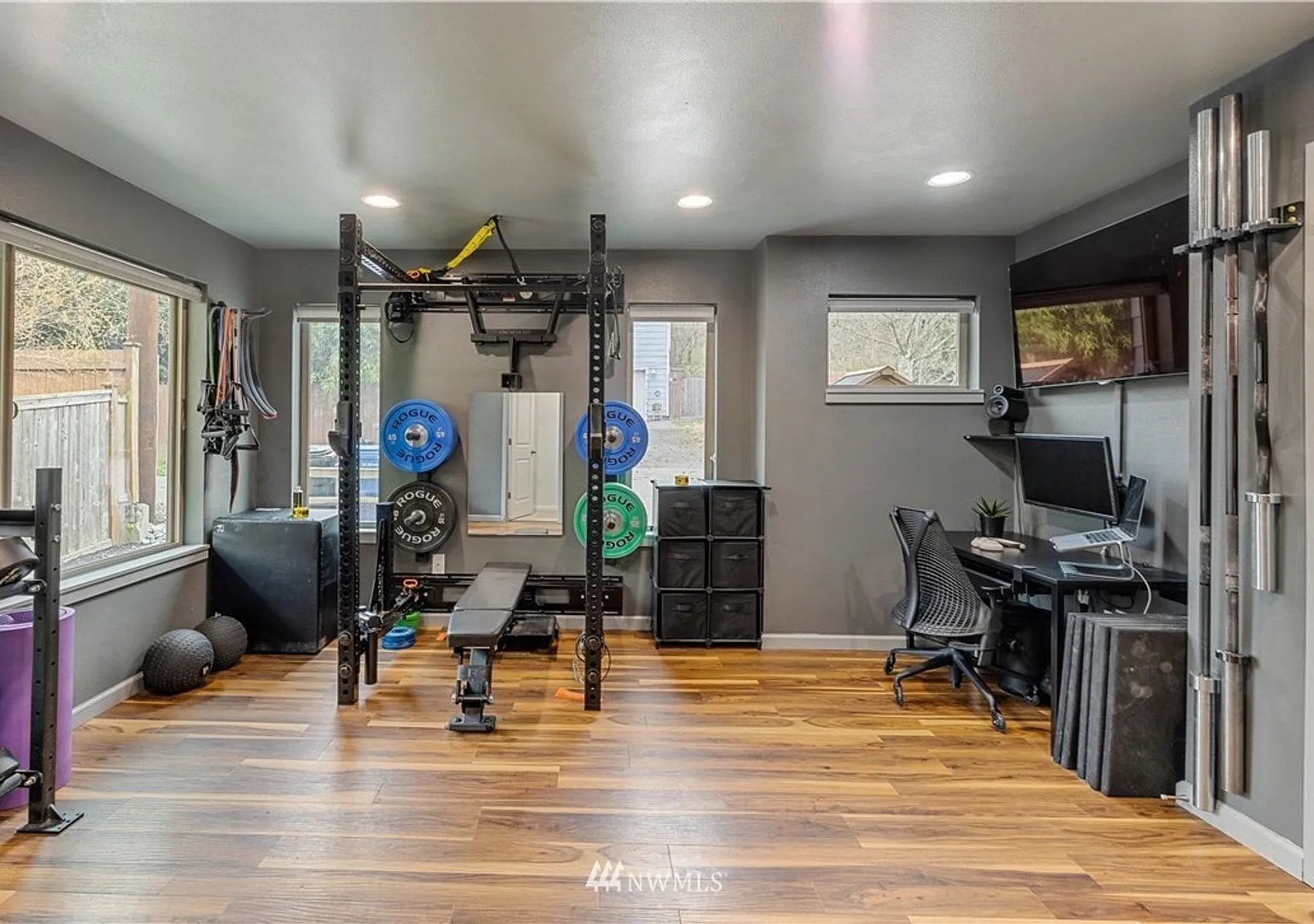 Spacious New Townhouse with 2 Car Garage and Rooftop!! — Photo 4