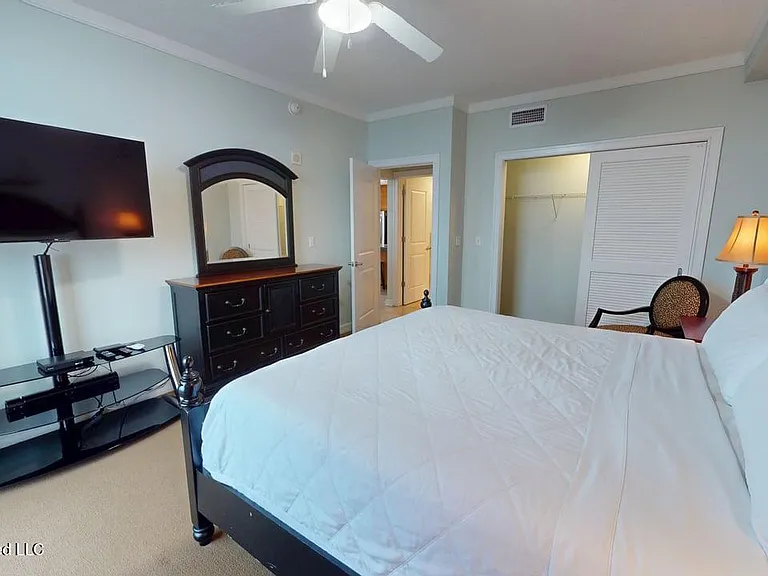 2060 Beach Blvd #901 — Photo 24