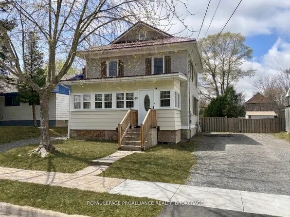 40 Elm St, Gananoque, ON K7G 2S7