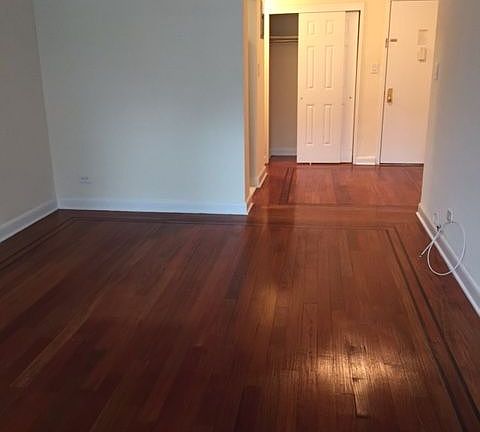 3rd image of 3135 Crescent St APT 2C