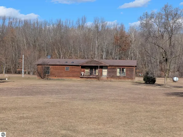 6046 N Douglas Rd, Riverdale, MI 48877