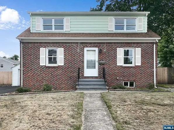 108 Wyckoff Ave, Waldwick, NJ 07463