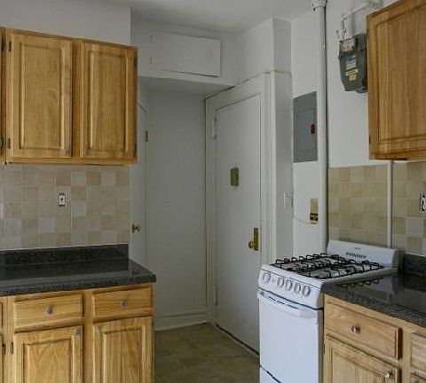 4th image of 411 W 44th St #19