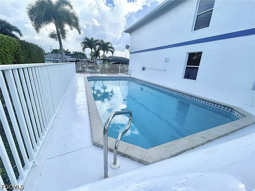 2 bed, 2.0 bath, 1000 sqft, $1,595 — Photo 2