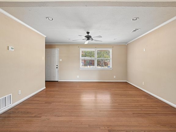 3rd image of 2604 Globe Ave