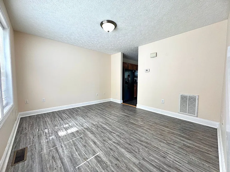 1045 Oak Tree Blvd NW — Photo 5