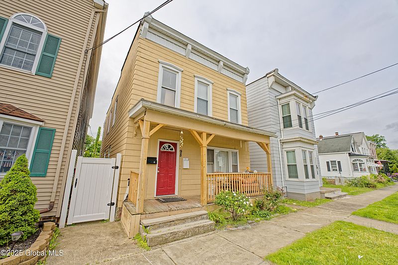 3rd image of 98 Hudson Ave