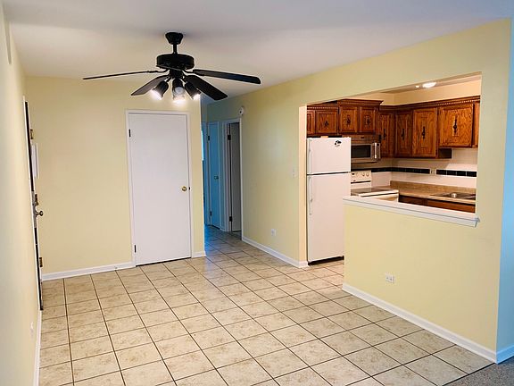 3rd image of 446 E Osage Ln APT 3B