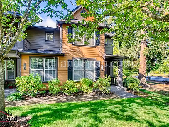 3rd image of 977 NE 73rd Ave
