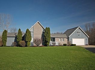 4310 Sunset Dr, Lockport, NY 14094