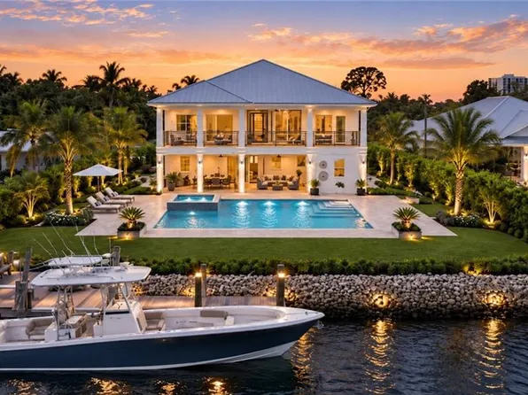 2223 Harbor RD, NAPLES, FL 34104