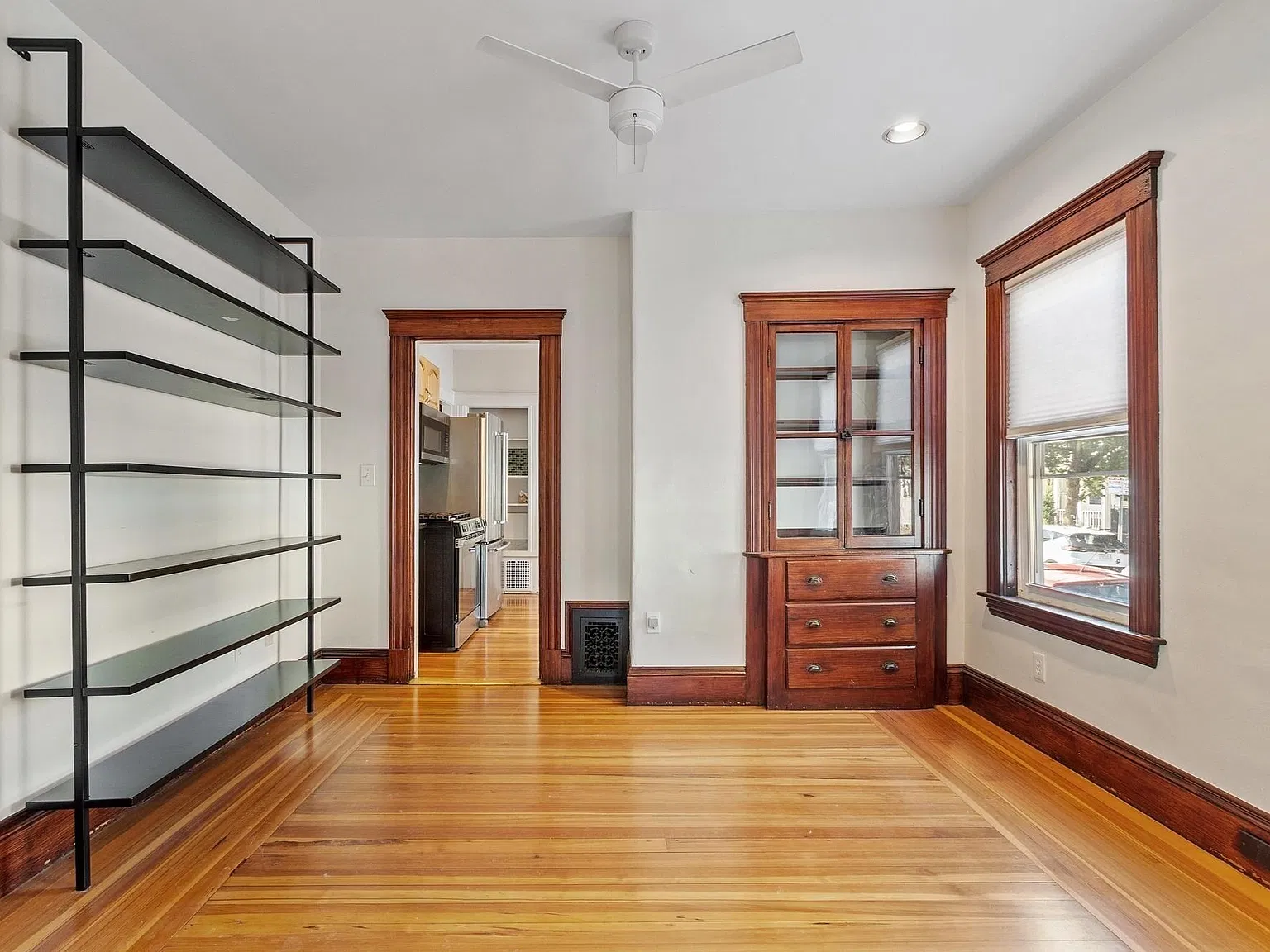 2 bed, 945 sqft, $3,500 — Photo 2