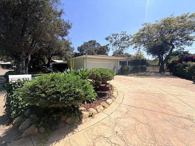 933 Laurel Rd — Photo 3