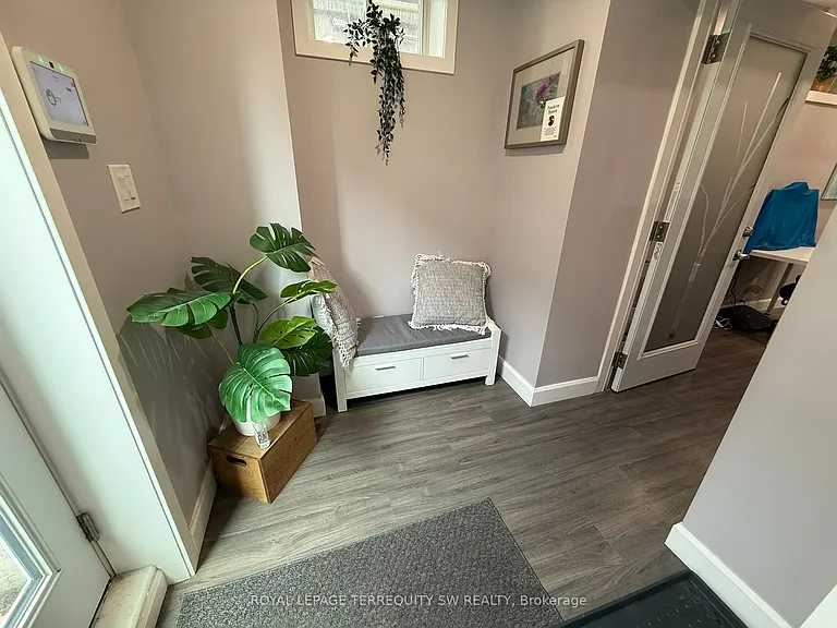 2134 Dundas St W #1 — Photo 6