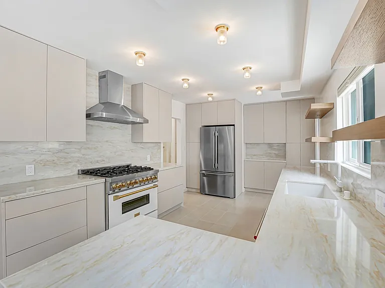 827 15th St - steps to Montana Ave in Santa Monica! — Photo 1